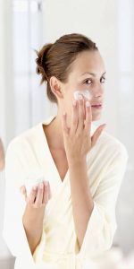 مرطوب کنند صورت